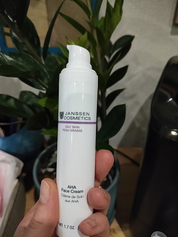Легкий активный крем с фруктовыми кислотами (AHA FACE CREAM
